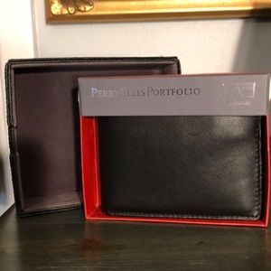 NWT Perry Ellis Portfolio Wallet